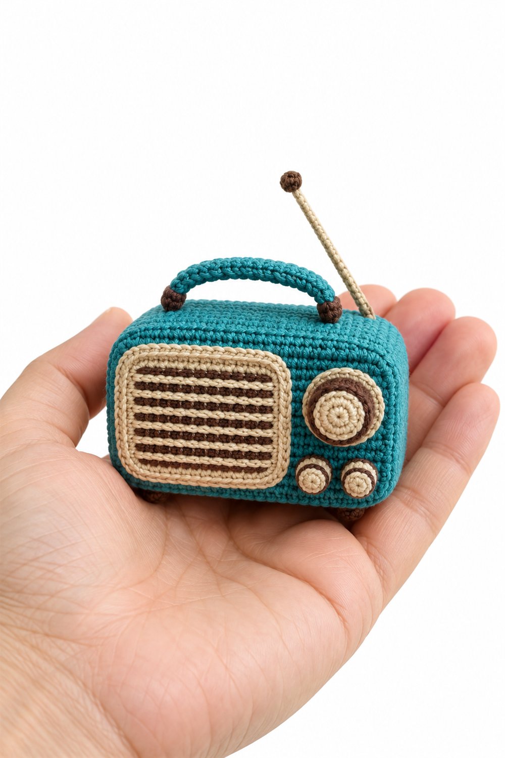How to Crochet Turquoise Retro Radio